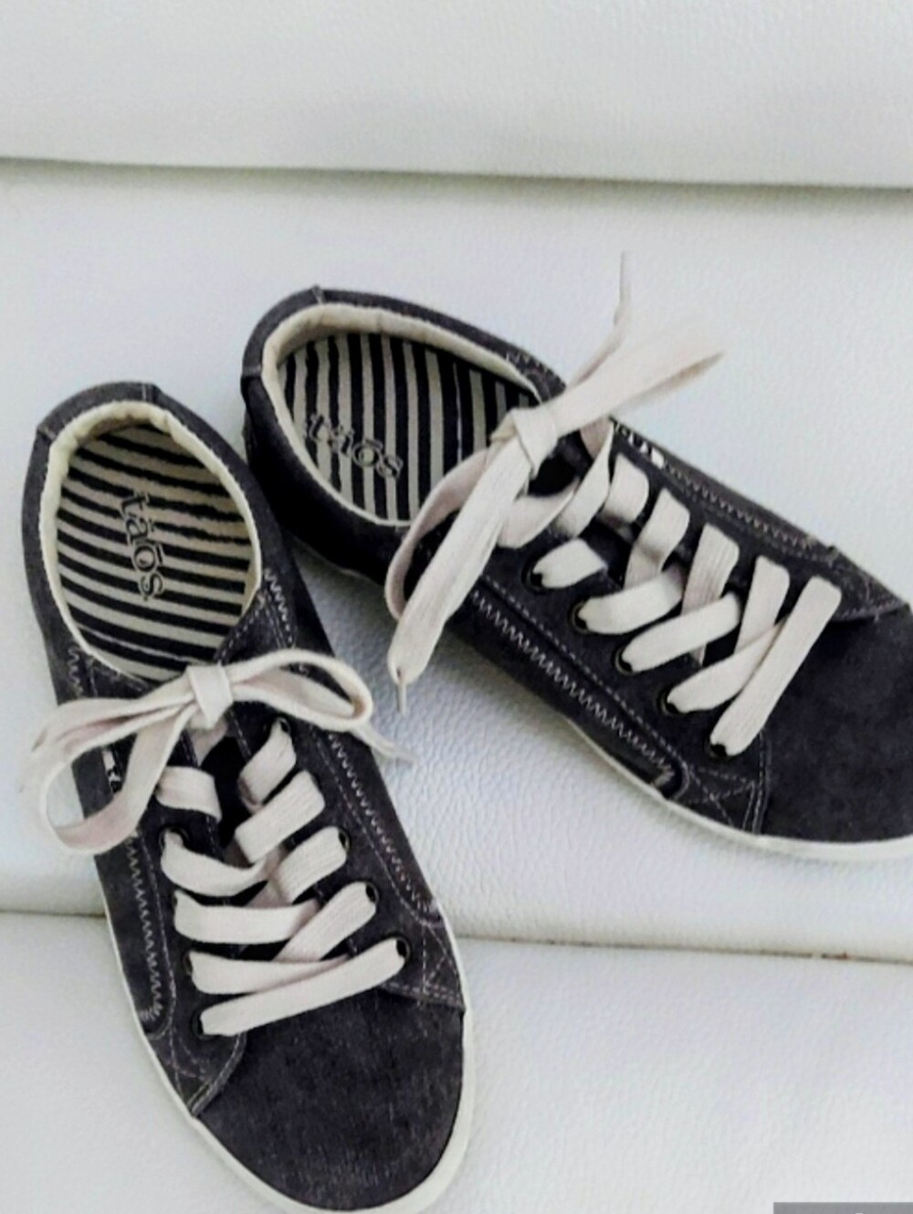 Taos Footwaer Stars Lace Up Sneakers Grey and White Size 38/ 7.5